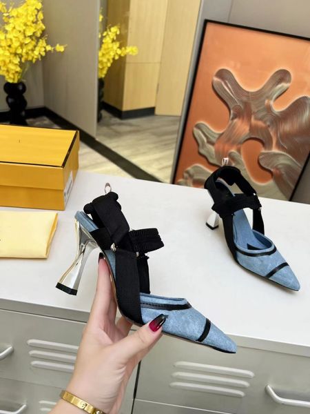 2023 summer sandals pointed single shoe with slipper cat heel bow patent leather stiletto heel chain temperament lady diamond, Black
2023 summer sandals pointed single shoe with slipper cat heel bow patent leather stiletto heel chain temperament lady diamond, Black
