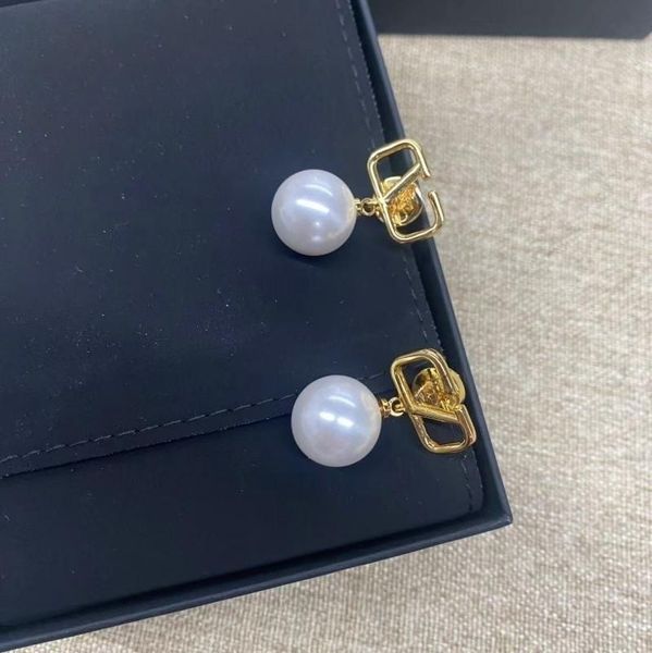 luxury designer drop pearl earrings gold dangle earring designer for woman fashion letter v mans stud earings girls ear studs weddings party, Silver
luxury designer drop pearl earrings gold dangle earring designer for woman fashion letter v mans stud earings girls ear studs weddings party, Silver