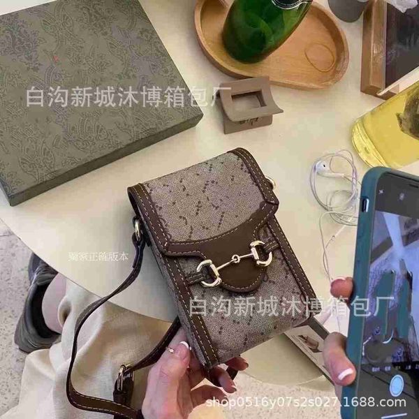 2023 spring and summer new fashion vintage bag flip shoulder messenger mobile phone bag women's fashion trend versatile style
2023 spring and summer new fashion vintage bag flip shoulder messenger mobile phone bag women's fashion trend versatile style