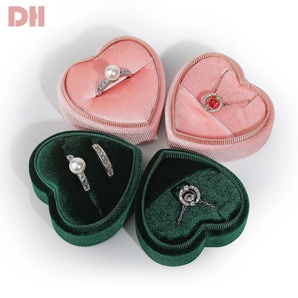 jewelry boxes heartshaped box velvet ring pair pendant simple exquisite storage 230808, Black;white
jewelry boxes heartshaped box velvet ring pair pendant simple exquisite storage 230808, Black;white