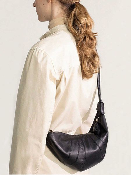 lemaire bag cow horn bag design sheepskin song bag for women french crossbody genuine leather waist bag for women
lemaire bag cow horn bag design sheepskin song bag for women french crossbody genuine leather waist bag for women