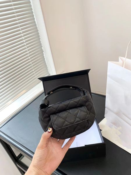 spring and summer new fashion design women's leather handbag classic retro half moon bag concave shape portable crossbody bag selling
spring and summer new fashion design women's leather handbag classic retro half moon bag concave shape portable crossbody bag selling