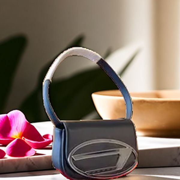 2023 market new black cowhide flap women's bag factory luxury small capacity one shoulder handheld underarm bag luxury designer brand l
2023 market new black cowhide flap women's bag factory luxury small capacity one shoulder handheld underarm bag luxury designer brand l