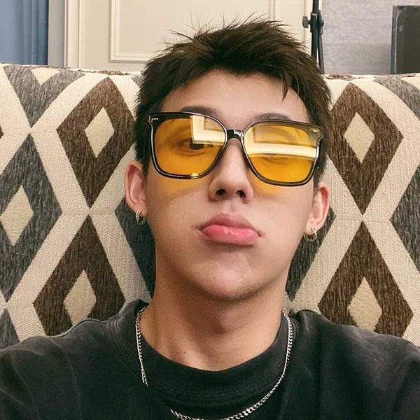 selling new gm are popular on internet with the same korean version of sal for men and women's sunglasses, White;black
selling new gm are popular on internet with the same korean version of sal for men and women's sunglasses, White;black