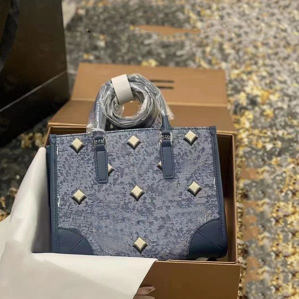women's designer vegetable basket handbag letter printed one shoulder underarm bags woman daily storage shopping totes casual wallet
women's designer vegetable basket handbag letter printed one shoulder underarm bags woman daily storage shopping totes casual wallet