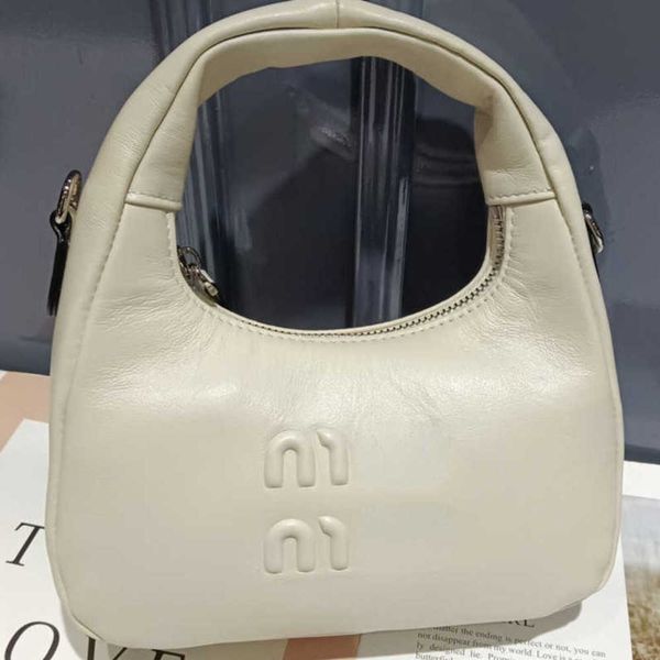 miu luxury hobo bag womens shoulder bags designer handbag letter underarm totes mini clutch fashion crossbody purse lady wallet fashion leis
miu luxury hobo bag womens shoulder bags designer handbag letter underarm totes mini clutch fashion crossbody purse lady wallet fashion leis