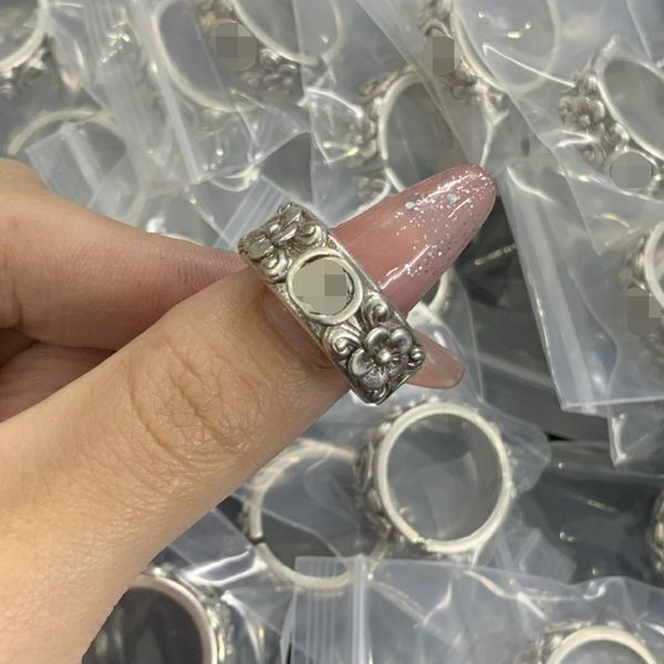 flower letter carving open ring simple personality fashion personality woman men couple rings fashion jewelry gifts with box cgr6 --12, Golden;silver
flower letter carving open ring simple personality fashion personality woman men couple rings fashion jewelry gifts with box cgr6 --12, Golden;silver