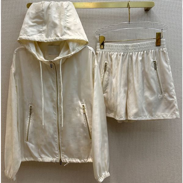 8.9 fashion sporty letter jacquard hooded drawstring zipper jacket or elastic waist shorts women's sets, White
8.9 fashion sporty letter jacquard hooded drawstring zipper jacket or elastic waist shorts women's sets, White