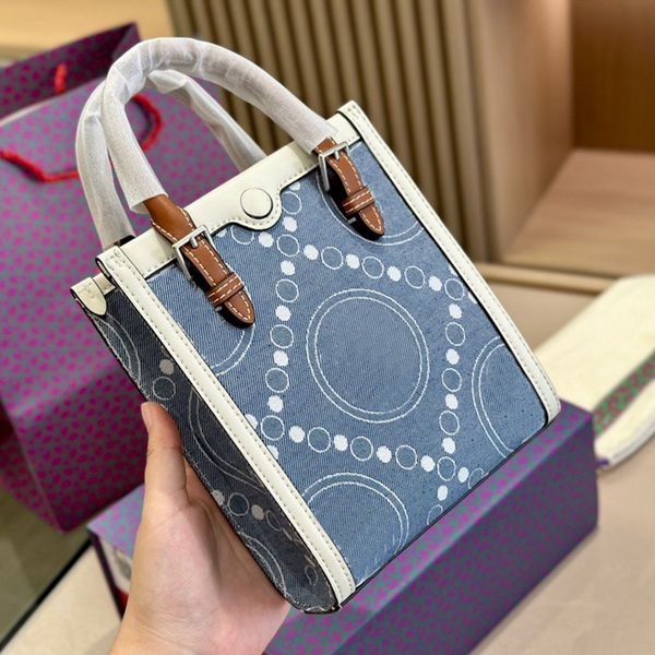 designer bag leather women's shoulder portable diagonal baguette bag with adjustable shoulder strap stylish commuter casual cross body
designer bag leather women's shoulder portable diagonal baguette bag with adjustable shoulder strap stylish commuter casual cross body