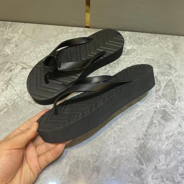 2023 designer sandal for women calfskin leather black white beach flat sandals lady flip flops famous womens slides summer slippers luxury s
2023 designer sandal for women calfskin leather black white beach flat sandals lady flip flops famous womens slides summer slippers luxury s