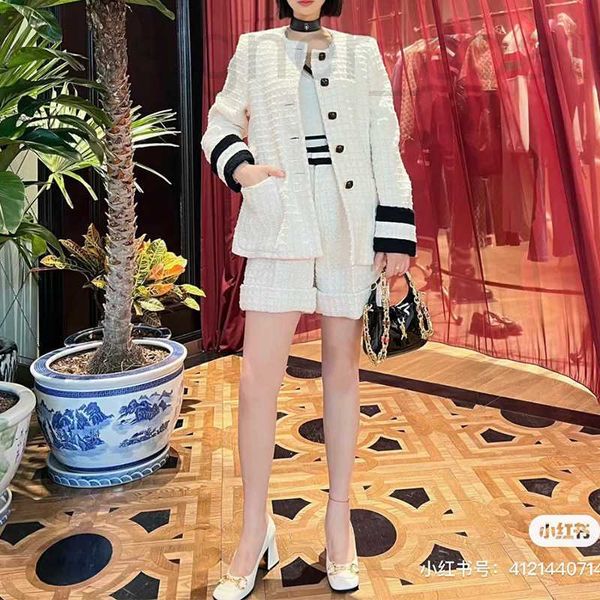 women's jackets designer 2023 new g family coarse spinning long small fragrant coat with black cuff contrast light luxury uxwh, Black;brown
women's jackets designer 2023 new g family coarse spinning long small fragrant coat with black cuff contrast light luxury uxwh, Black;brown