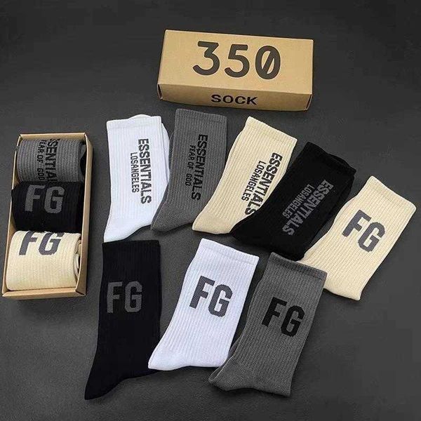 box couple double thread letter street ins fashion socks fg high tube cotton socks aj hip hop fashion sports fog, Black;white
box couple double thread letter street ins fashion socks fg high tube cotton socks aj hip hop fashion sports fog, Black;white