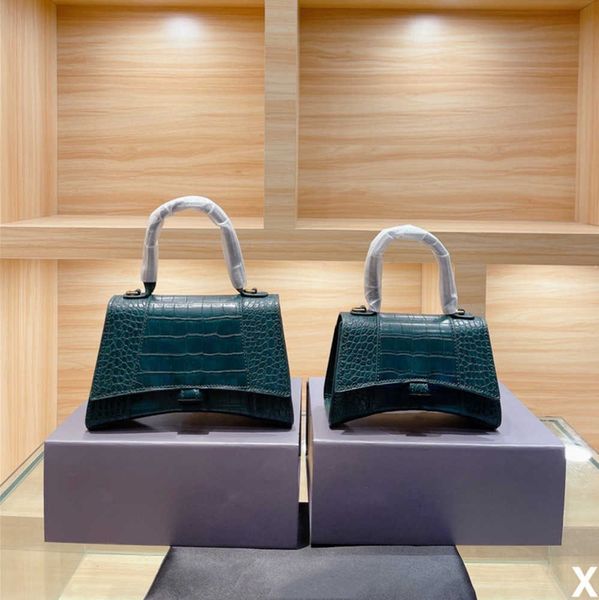 5a luxury designer bags women crocodile leather shoulder women chain cross body purse handbag moon hobo totes beach bag fashion leisure
5a luxury designer bags women crocodile leather shoulder women chain cross body purse handbag moon hobo totes beach bag fashion leisure