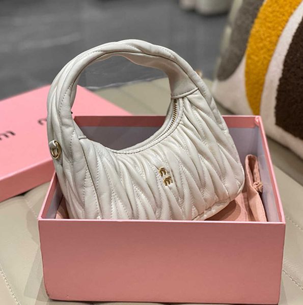 luxury designer miui miu wander matelasse bags womens mens handbags shoulder clutch crossbody bag purses genuine hobo pochette underarm bag
luxury designer miui miu wander matelasse bags womens mens handbags shoulder clutch crossbody bag purses genuine hobo pochette underarm bag