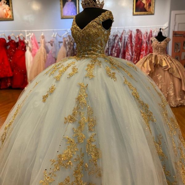 sky blue v-neck ball gown luxury beaded gold applique quinceanera dresses sleeveless tull princess sweet 16 15 vestidos de, Blue;red
sky blue v-neck ball gown luxury beaded gold applique quinceanera dresses sleeveless tull princess sweet 16 15 vestidos de, Blue;red
