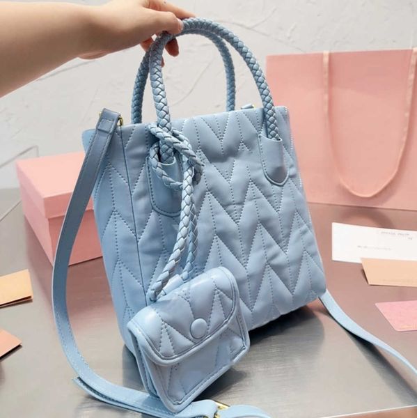 luxury designer handbags wander matelasse totes wallet miu underarm tote fashion basket women bags leisure shoulder fashion wholesale
luxury designer handbags wander matelasse totes wallet miu underarm tote fashion basket women bags leisure shoulder fashion wholesale