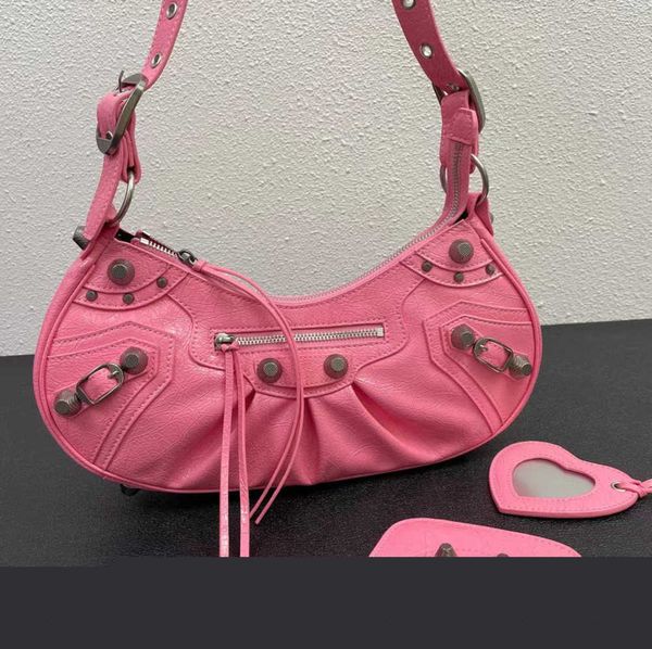 2023new style luxury designer motorcycle bag leather women's tote classic hangbag half moon clutch le cagole crossbody fashion messenge
2023new style luxury designer motorcycle bag leather women's tote classic hangbag half moon clutch le cagole crossbody fashion messenge