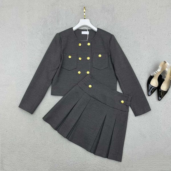 designer women sets girl two piece dress double breasted round neck long sleeved jacket and pleated skirt aug06, White
designer women sets girl two piece dress double breasted round neck long sleeved jacket and pleated skirt aug06, White