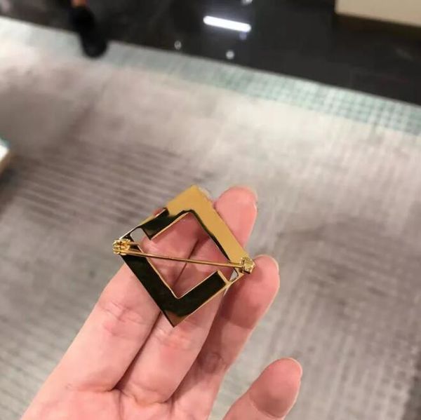 fashion designer brooch for women luxury gold jewelry ladies dress accessory pins womens pearl brooches brand breastpin leency brosche, Gray
fashion designer brooch for women luxury gold jewelry ladies dress accessory pins womens pearl brooches brand breastpin leency brosche, Gray