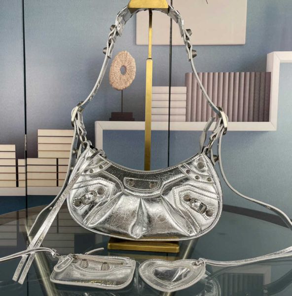 motorcycle handbag crossbody bag half moon armpit bags genuine leather handbag classic letter nails decor adjustable strap card holder penda
motorcycle handbag crossbody bag half moon armpit bags genuine leather handbag classic letter nails decor adjustable strap card holder penda