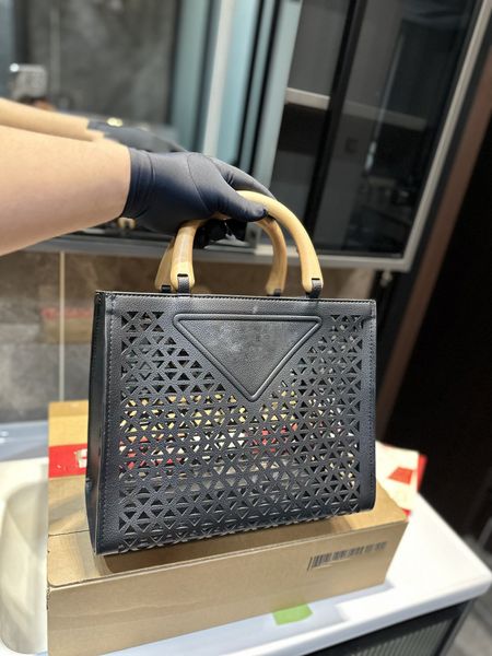 new fashion luxurys handbags luxury tote bag full hollow out summer beach bag womens shopping bags new fashion women handbags genuine leathe
new fashion luxurys handbags luxury tote bag full hollow out summer beach bag womens shopping bags new fashion women handbags genuine leathe