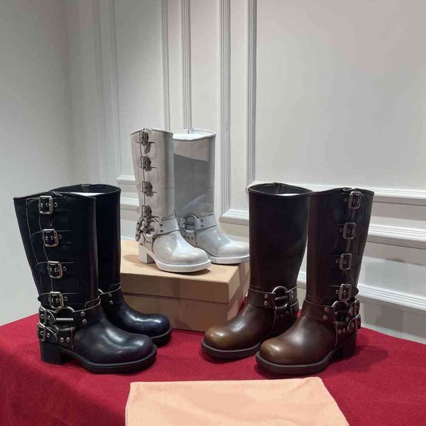 mi u m catwalk vintage motorcycle boot leather is made of cowhide original embryo, artificial retro rubbing color with mold hardware clasp,, Black
mi u m catwalk vintage motorcycle boot leather is made of cowhide original embryo, artificial retro rubbing color with mold hardware clasp,, Black