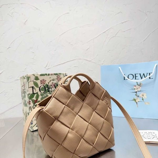 yiwei's lychee patterned chessboard bag can add color to life even with a handheld crossbody. small bags are light and luxurious when g
yiwei's lychee patterned chessboard bag can add color to life even with a handheld crossbody. small bags are light and luxurious when g