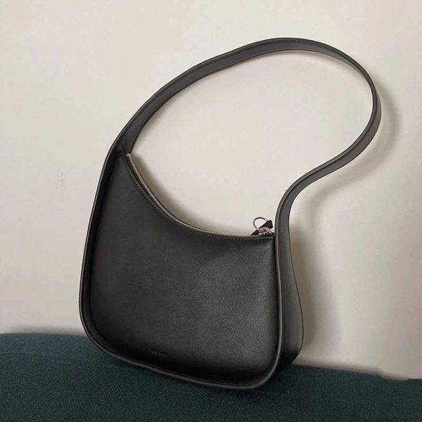 the row underarm bag summer 2022 niche design high texture kendou leather half moon shoulder bag with the same style
the row underarm bag summer 2022 niche design high texture kendou leather half moon shoulder bag with the same style