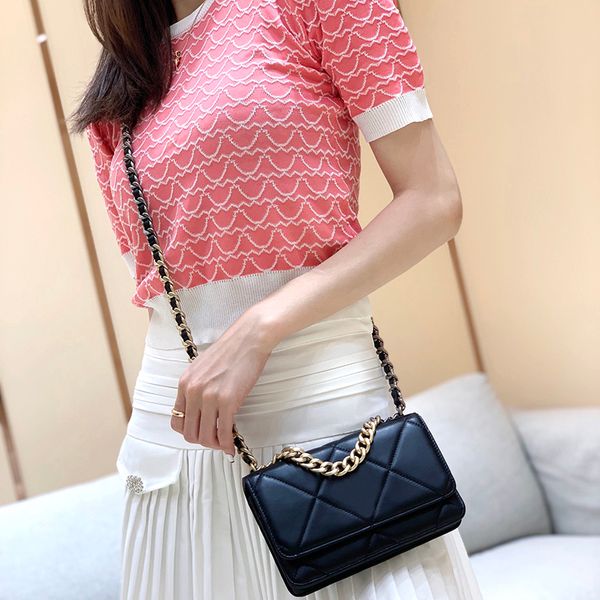 10a mirror quality designer bag classic clamshell chain shoulder bag 19cm women's crossbody bag backpack leather fashion handbag c053
10a mirror quality designer bag classic clamshell chain shoulder bag 19cm women's crossbody bag backpack leather fashion handbag c053