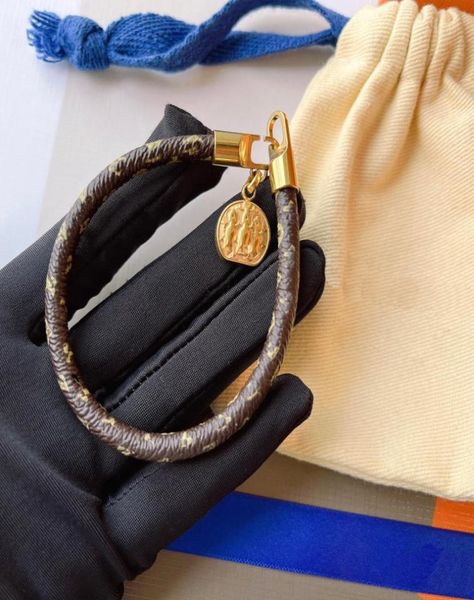 popular brand bangle fashion design elaborate craft bracelet charming design for women premium jewelry accessories men039s gift9821608, Black
popular brand bangle fashion design elaborate craft bracelet charming design for women premium jewelry accessories men039s gift9821608, Black