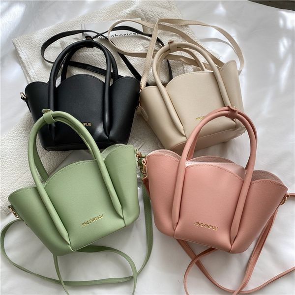 evening bags versatile fashion portable shoulder composite korean hand bag woman petal bucket pink leather black tote solid girls 230809
evening bags versatile fashion portable shoulder composite korean hand bag woman petal bucket pink leather black tote solid girls 230809