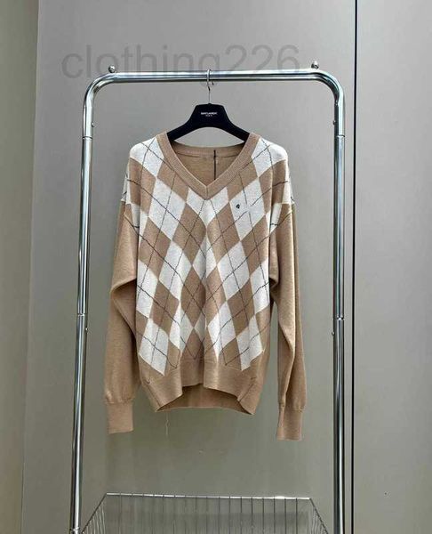 women's sweaters designer autumn and winter new commuter style casual versatile reduced age contrast checker v-neck knitted sweater jpt, White;black
women's sweaters designer autumn and winter new commuter style casual versatile reduced age contrast checker v-neck knitted sweater jpt, White;black