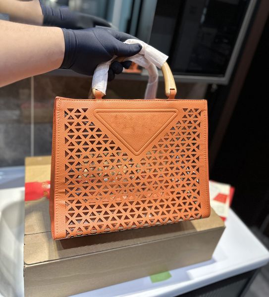 designer women high capacity composite shopping handbag tote bag luxurys handbags luxury tote bag full hollow out summer beach bag new fashi
designer women high capacity composite shopping handbag tote bag luxurys handbags luxury tote bag full hollow out summer beach bag new fashi