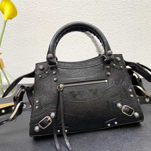 handbag woman tote large capacity new neo cagole locomotive bags single shoulder love mirror rivet design imported leather b designer zipper
handbag woman tote large capacity new neo cagole locomotive bags single shoulder love mirror rivet design imported leather b designer zipper