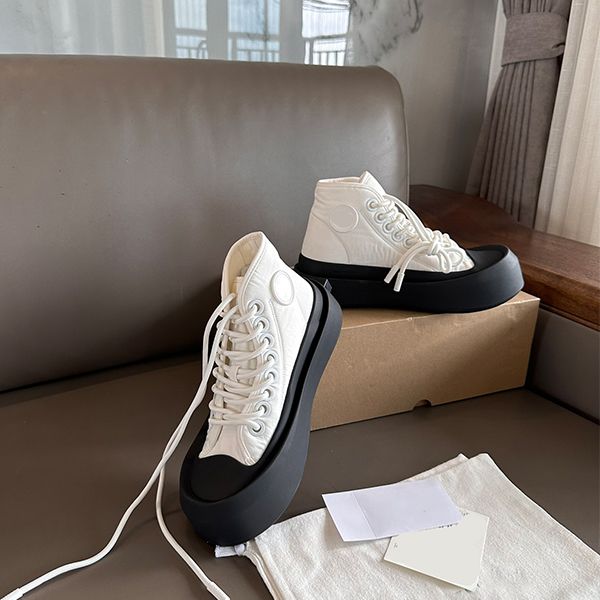 high men with the same type of canvas shoes classic men and women couples lace up canvas shoes shoes non slip wear fashion collocation with, Black
high men with the same type of canvas shoes classic men and women couples lace up canvas shoes shoes non slip wear fashion collocation with, Black