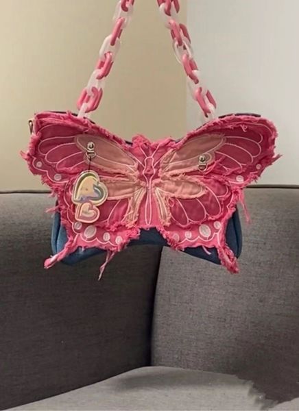 pink butterfly decoration stitching jean handbag acrylic chain single shoulder bag heterosexual armpit designer purse cartoon design fashion
pink butterfly decoration stitching jean handbag acrylic chain single shoulder bag heterosexual armpit designer purse cartoon design fashion