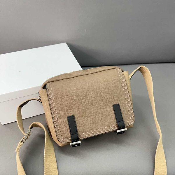 high value cowhide messenger bag color contrast fashion cross body splicing single shoulder leather camera versatile trend
high value cowhide messenger bag color contrast fashion cross body splicing single shoulder leather camera versatile trend