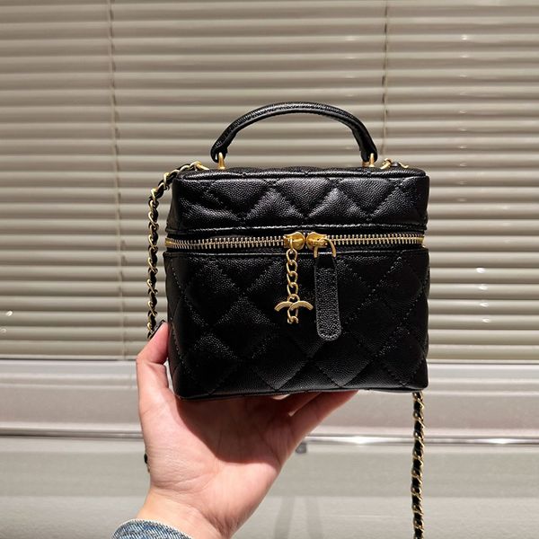 23p designer womens mini makeup bag shoulder bag calfskin clamshell seam hardware metal c buckle caviar bag matelasse chain crossbody bag lu
23p designer womens mini makeup bag shoulder bag calfskin clamshell seam hardware metal c buckle caviar bag matelasse chain crossbody bag lu