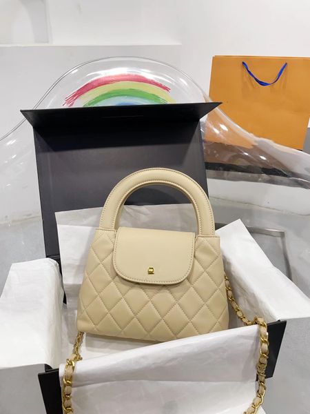 four seasons popular fashion design luxury women's brand new fangchuzi hardware chain bag sheepskin feel super good crossbody bag
four seasons popular fashion design luxury women's brand new fangchuzi hardware chain bag sheepskin feel super good crossbody bag