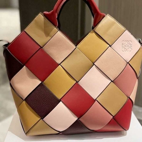 the fashionable knitting process and the reasonable collocation of colors highlight beauty fashion space is large practical
the fashionable knitting process and the reasonable collocation of colors highlight beauty fashion space is large practical