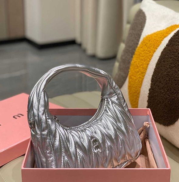luxury designer miui wander matelasse bags women men handbags shoulder clutch crossbody bag purses genuine leather hobo pochette tote undera
luxury designer miui wander matelasse bags women men handbags shoulder clutch crossbody bag purses genuine leather hobo pochette tote undera