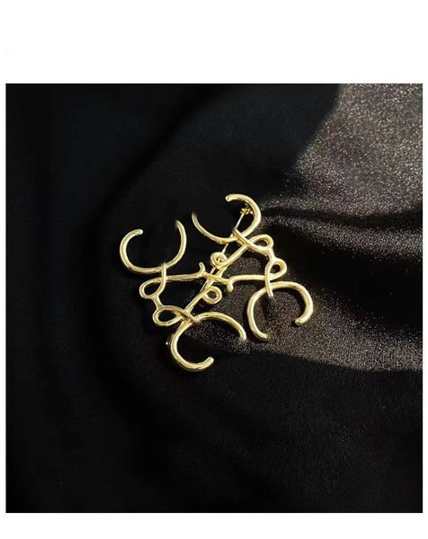 highly quality designer men women pins brooches luxurys brand letters brooch pin for suit dress pins fashion triangle jewerly, Gray
highly quality designer men women pins brooches luxurys brand letters brooch pin for suit dress pins fashion triangle jewerly, Gray