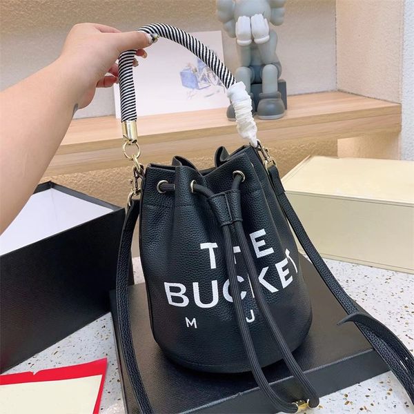 2023 traveler tote bag crossbody designer bag single shoulder handbag luxury cross body totes woman string bucket bags leather 5a
2023 traveler tote bag crossbody designer bag single shoulder handbag luxury cross body totes woman string bucket bags leather 5a