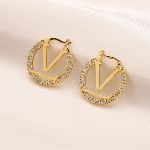 luxury brand designer womens earrings v letters diamond ear stud 18k gold plated silver geometric earring for wedding party jewerlry accesso
luxury brand designer womens earrings v letters diamond ear stud 18k gold plated silver geometric earring for wedding party jewerlry accesso