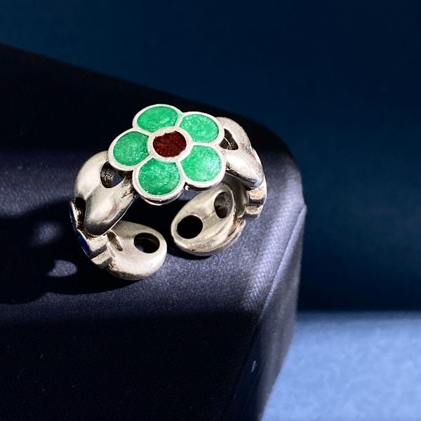 new vintage letter green enamel flower open ring style light luxury fashion jewelry sweet gifts with box cgr6 --007, Golden;silver
new vintage letter green enamel flower open ring style light luxury fashion jewelry sweet gifts with box cgr6 --007, Golden;silver