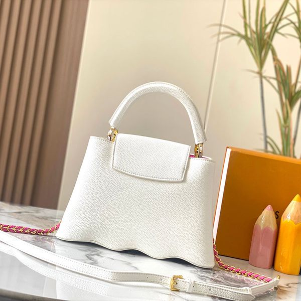 the fashion designer undulating bottom refresh designs a sleek 31.5x20x11 shoulder bag with a leather shell
the fashion designer undulating bottom refresh designs a sleek 31.5x20x11 shoulder bag with a leather shell