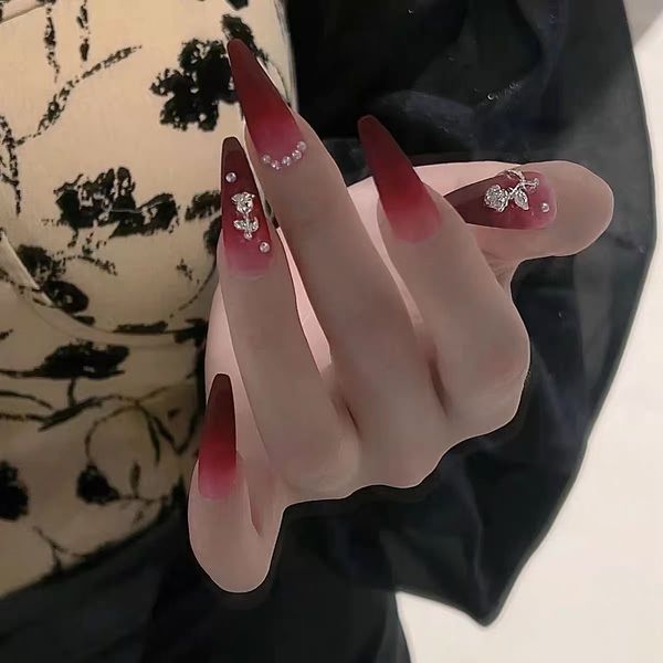 wearing fake nails to show white gradient velvet red frosted bride's girl detachable handmade customized ptherapy nail patches, Red;gold
wearing fake nails to show white gradient velvet red frosted bride's girl detachable handmade customized ptherapy nail patches, Red;gold