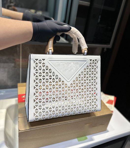 designer tote bag luxurys handbags luxury tote bag full hollow out summer beach bag womens shopping bags new fashion women handbags genuine
designer tote bag luxurys handbags luxury tote bag full hollow out summer beach bag womens shopping bags new fashion women handbags genuine