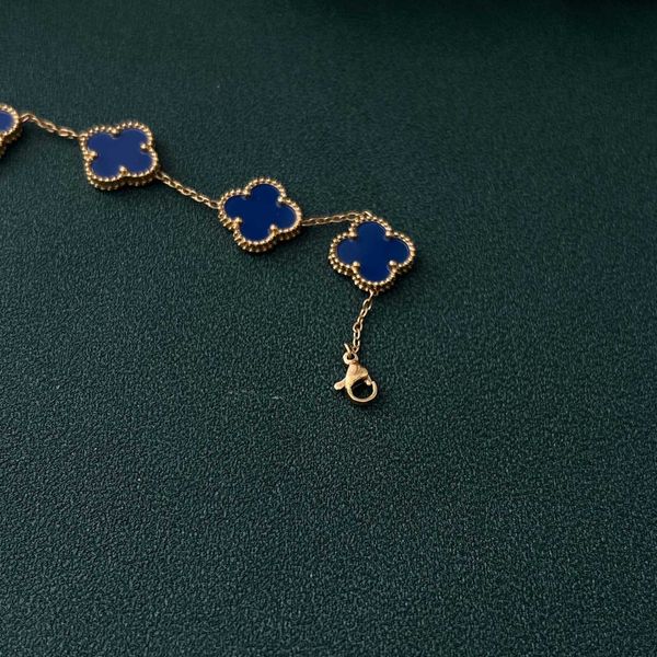 van clover bracelet 5 flower blue lucky four-leaf clover bracelet net red 18k gold-plated new fashion non-allergic non-fading ladies gift, Golden;silver
van clover bracelet 5 flower blue lucky four-leaf clover bracelet net red 18k gold-plated new fashion non-allergic non-fading ladies gift, Golden;silver