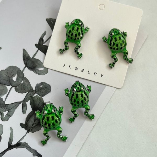 european and american style new frog earrings female cross border personalized cute animal earrings retro ear clips without ear holes 000018, Golden
european and american style new frog earrings female cross border personalized cute animal earrings retro ear clips without ear holes 000018, Golden